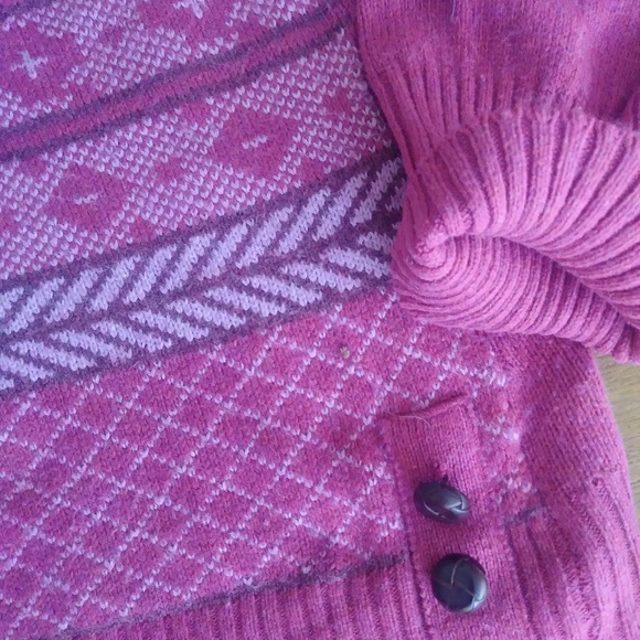 Adorable Prana Sweater - Picture 3 of 3